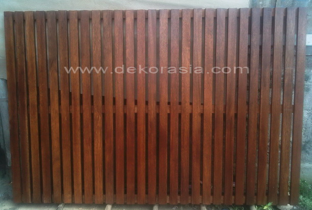 RECYCLED  TIMBER SCREEN VERTICAL